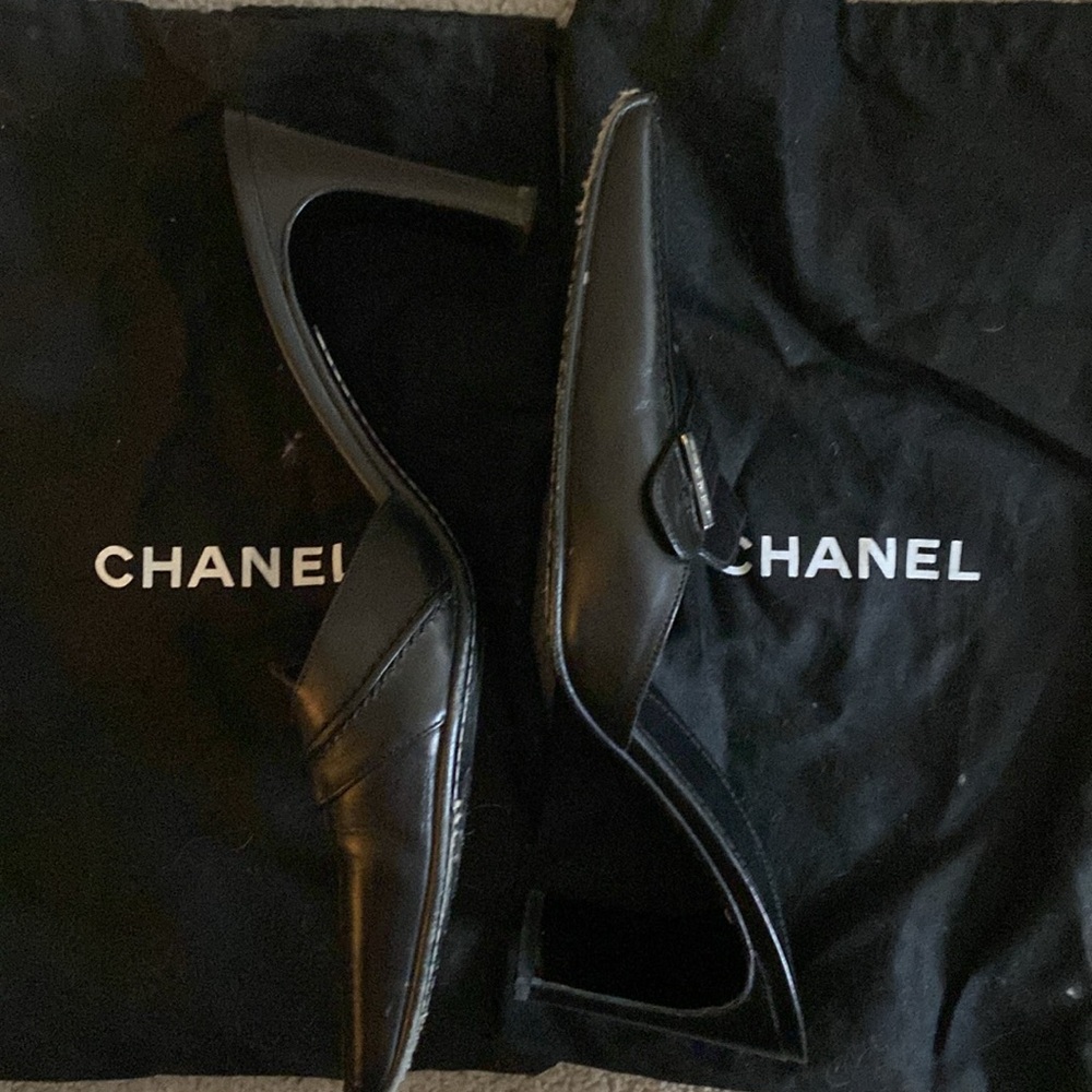 Chanel black leather mules. Size 9. Euro size 39. In excellent condition. - Picture 11 of 11